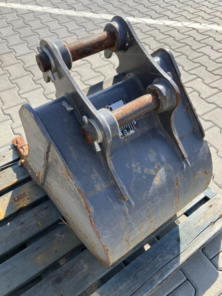 Volvo Tieflöffel mit Zähne - Festanbau - Rýpadlo-nakladač: obrázek 2 Volvo Tieflöffel mit Zähne - Festanbau - Rýpadlo-nakladač: obrázek 2