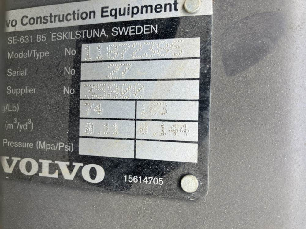 Volvo Tieflöffel mit Zähnen - Festanbau - Rýpadlo-nakladač: obrázek 4 Volvo Tieflöffel mit Zähnen - Festanbau - Rýpadlo-nakladač: obrázek 4