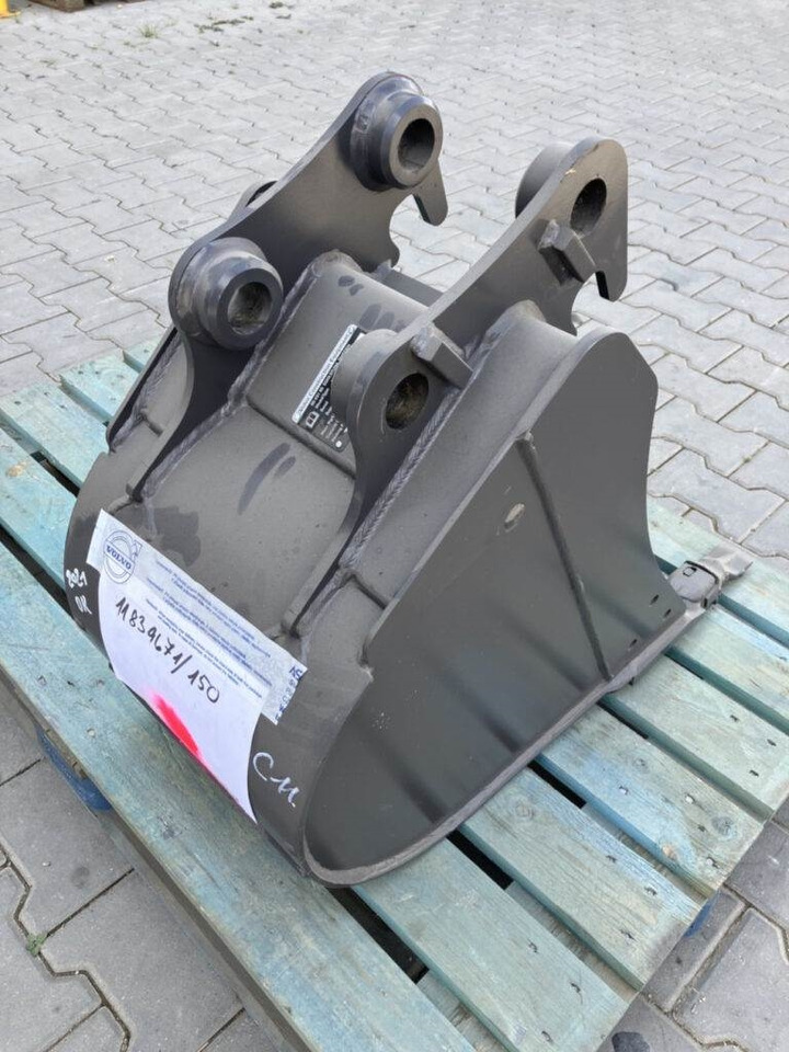 Volvo Tieflöffel mit Zähnen - Festanbau - Rýpadlo-nakladač: obrázek 2 Volvo Tieflöffel mit Zähnen - Festanbau - Rýpadlo-nakladač: obrázek 2