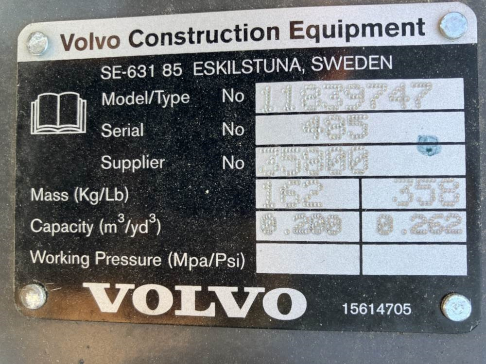 Volvo Tieflöffel mit Zähnen - Festanbau - Rýpadlo-nakladač: obrázek 4 Volvo Tieflöffel mit Zähnen - Festanbau - Rýpadlo-nakladač: obrázek 4