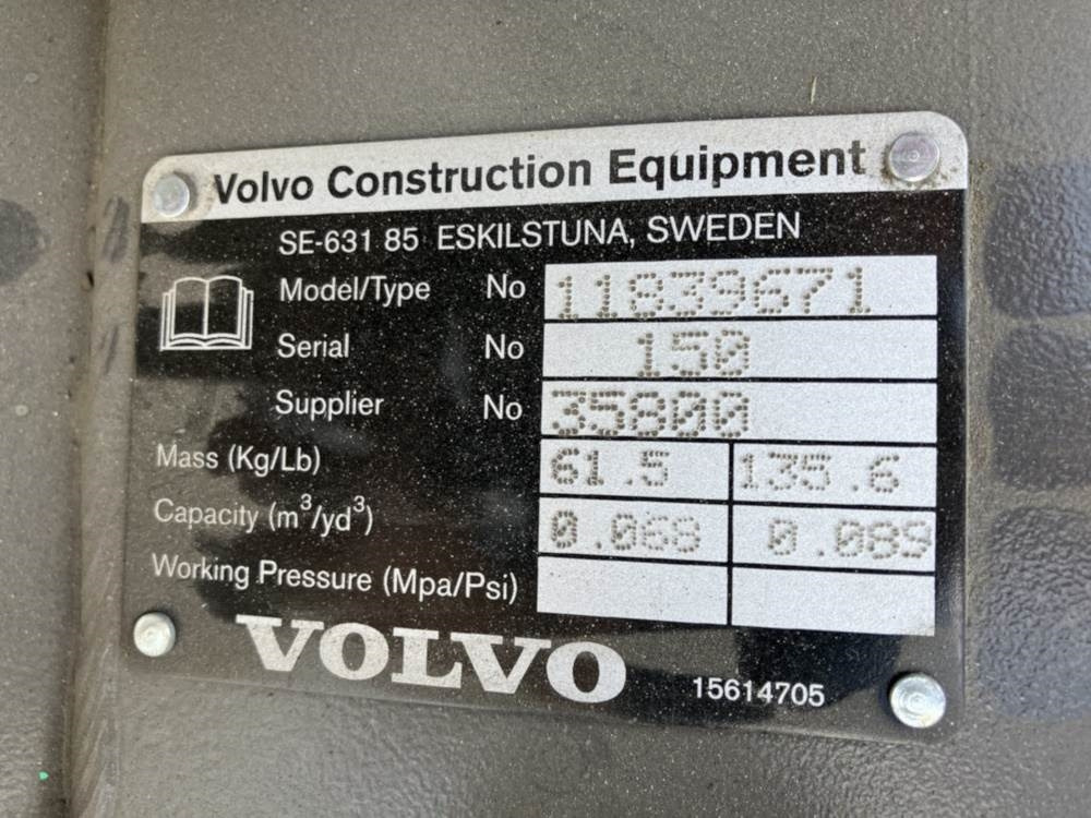 Volvo Tieflöffel mit Zähnen - Festanbau - Rýpadlo-nakladač: obrázek 4 Volvo Tieflöffel mit Zähnen - Festanbau - Rýpadlo-nakladač: obrázek 4