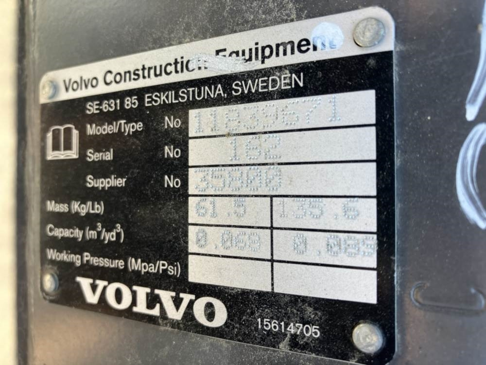Volvo Tieflöffel mit Zähnen - Festanbau - Rýpadlo-nakladač: obrázek 5 Volvo Tieflöffel mit Zähnen - Festanbau - Rýpadlo-nakladač: obrázek 5