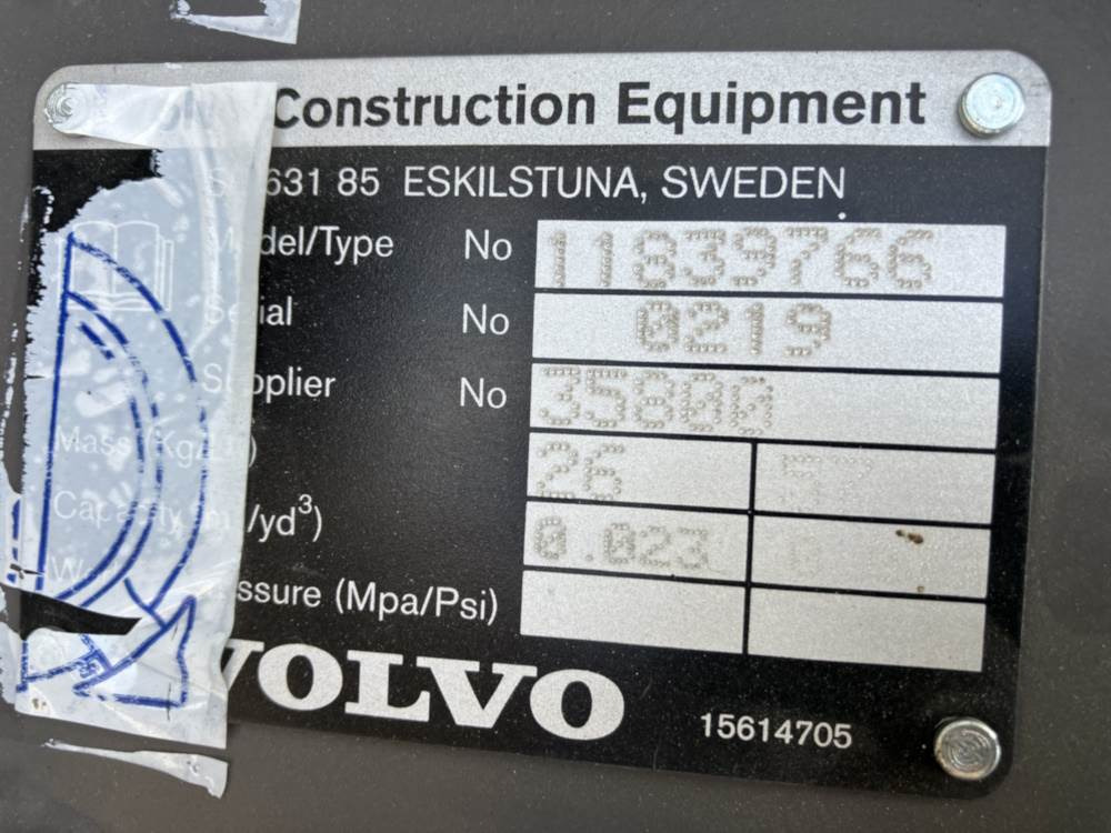 Volvo Tieflöffel mit Zähnen - Festanbau - Rýpadlo-nakladač: obrázek 4 Volvo Tieflöffel mit Zähnen - Festanbau - Rýpadlo-nakladač: obrázek 4