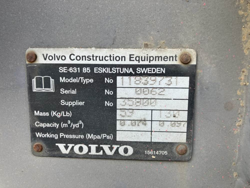 Volvo Tieflöffel mit Zähnen - Festanbau - Rýpadlo-nakladač: obrázek 4 Volvo Tieflöffel mit Zähnen - Festanbau - Rýpadlo-nakladač: obrázek 4
