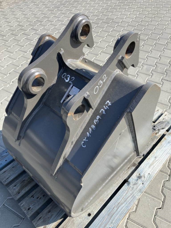 Volvo Tieflöffel mit Zähnen - Festanbau - Rýpadlo-nakladač: obrázek 2 Volvo Tieflöffel mit Zähnen - Festanbau - Rýpadlo-nakladač: obrázek 2