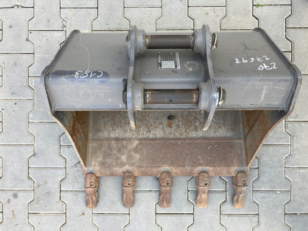 Volvo Tieflöffel mit Zähnen - Festanbau - Rýpadlo-nakladač: obrázek 2 Volvo Tieflöffel mit Zähnen - Festanbau - Rýpadlo-nakladač: obrázek 2