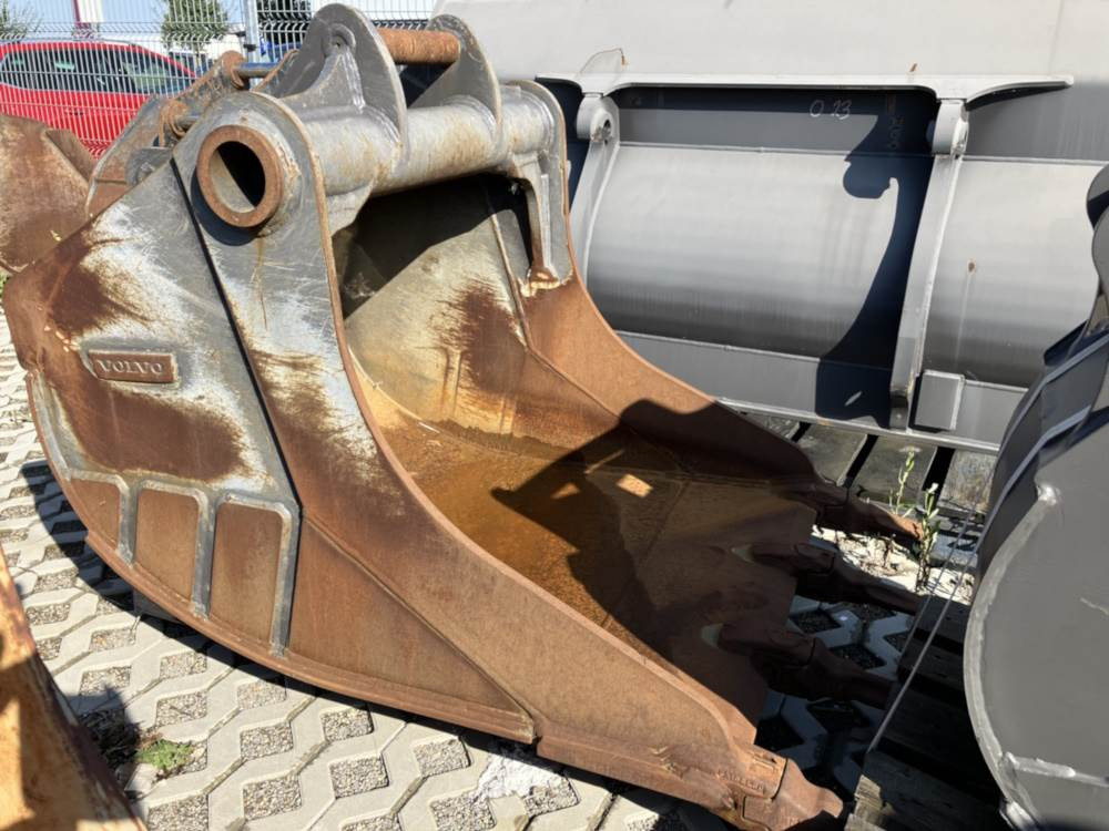 Volvo Tieflöffel mit Zähnen S60 - Rýpadlo-nakladač: obrázek 4 Volvo Tieflöffel mit Zähnen S60 - Rýpadlo-nakladač: obrázek 4