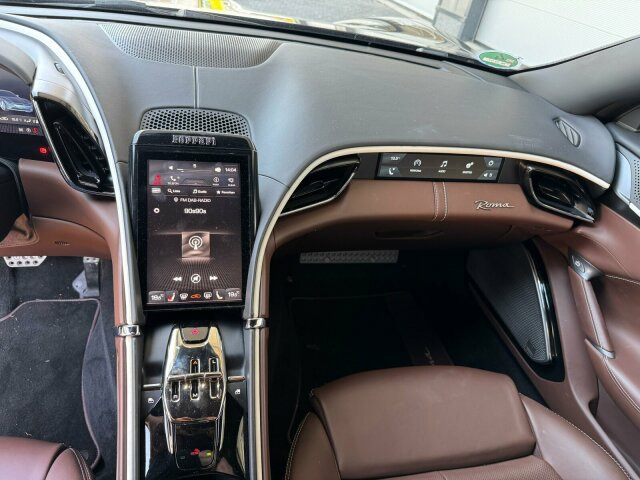 Ferrari Roma Coupe Schwarz - Coupe: obrázek 4 Ferrari Roma Coupe Schwarz - Coupe: obrázek 4