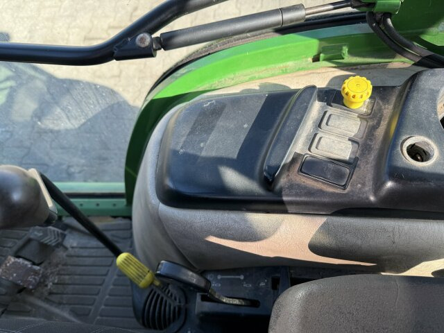 John Deere 3520 Kommunaltrak. Frontkraftheber Kuppeldreieck - Komunální traktor: obrázek 5 John Deere 3520 Kommunaltrak. Frontkraftheber Kuppeldreieck - Komunální traktor: obrázek 5