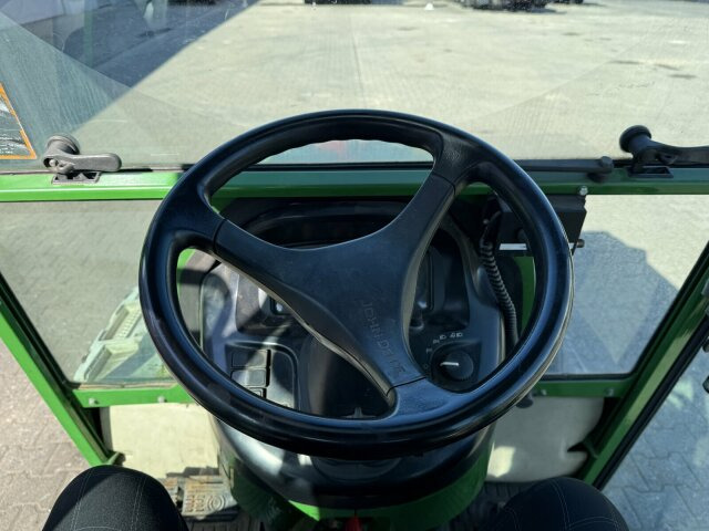 John Deere 3520 Kommunaltrak. Frontkraftheber Kuppeldreieck - Komunální traktor: obrázek 2 John Deere 3520 Kommunaltrak. Frontkraftheber Kuppeldreieck - Komunální traktor: obrázek 2