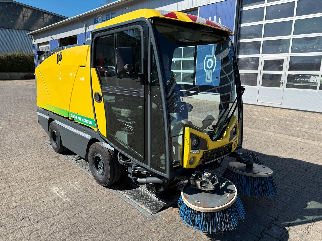 Johnston C202 Kleinkehrmaschine 2 M³ - 6.000 h - Zametací vůz: obrázek 1 Johnston C202 Kleinkehrmaschine 2 M³ - 6.000 h - Zametací vůz: obrázek 1