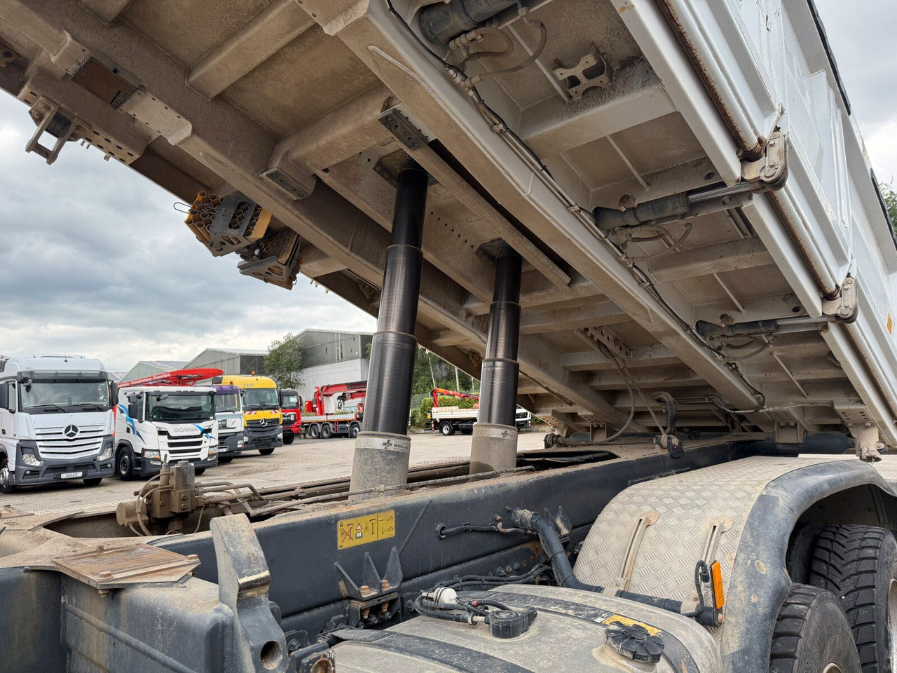 Sklápěč Mercedes-Benz 4145 8x8 Meiler Dreiseitenkipper Bordmatik: obrázek 20