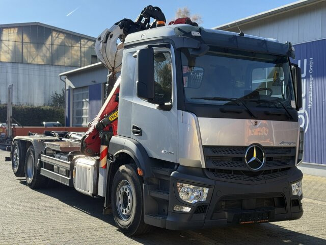 Mercedes-Benz ACTROS 2546 6x2 Abrollkip Kran Palfinger Q150Z95 - Hákový nosič kontejnerů, Auto s hydraulickou rukou: obrázek 1 Mercedes-Benz ACTROS 2546 6x2 Abrollkip Kran Palfinger Q150Z95 - Hákový nosič kontejnerů, Auto s hydraulickou rukou: obrázek 1