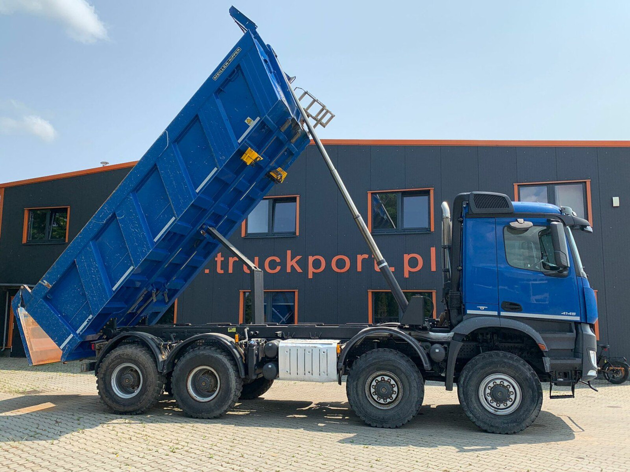 Mercedes-Benz AROCS 4145 8x8 EURO6 Muldenkipper TOP! - Sklápěč: obrázek 4 Mercedes-Benz AROCS 4145 8x8 EURO6 Muldenkipper TOP! - Sklápěč: obrázek 4