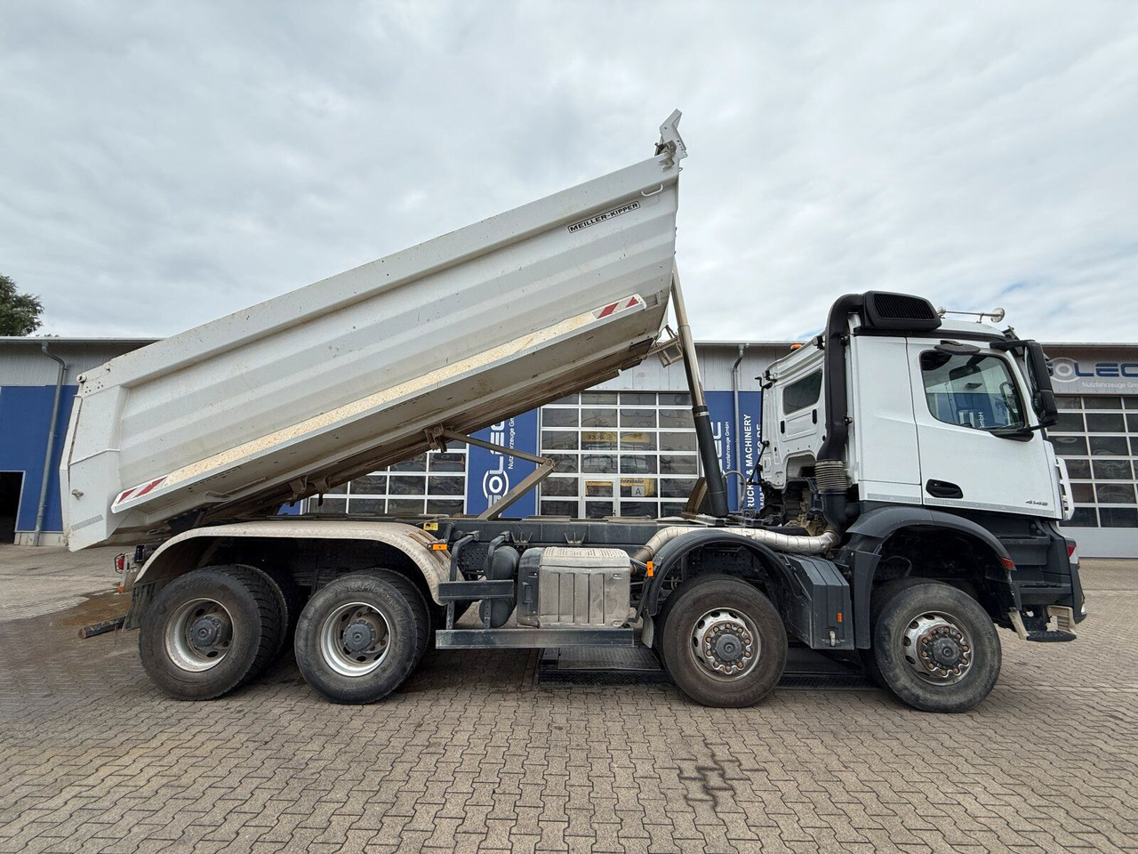 Mercedes-Benz AROCS 4145 8x8 Meiller Muldenkipper - Ramenový nosič kontajnerov: obrázek 4 Mercedes-Benz AROCS 4145 8x8 Meiller Muldenkipper - Ramenový nosič kontajnerov: obrázek 4