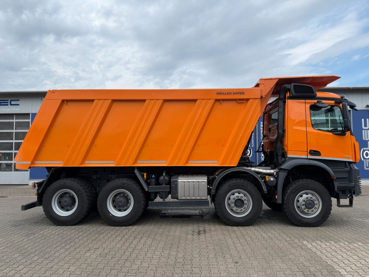 Mercedes-Benz AROCS 4851 8x6 Euro 6 Gesteinkipper MEILLER 25m³ - Sklápěč: obrázek 2 Mercedes-Benz AROCS 4851 8x6 Euro 6 Gesteinkipper MEILLER 25m³ - Sklápěč: obrázek 2