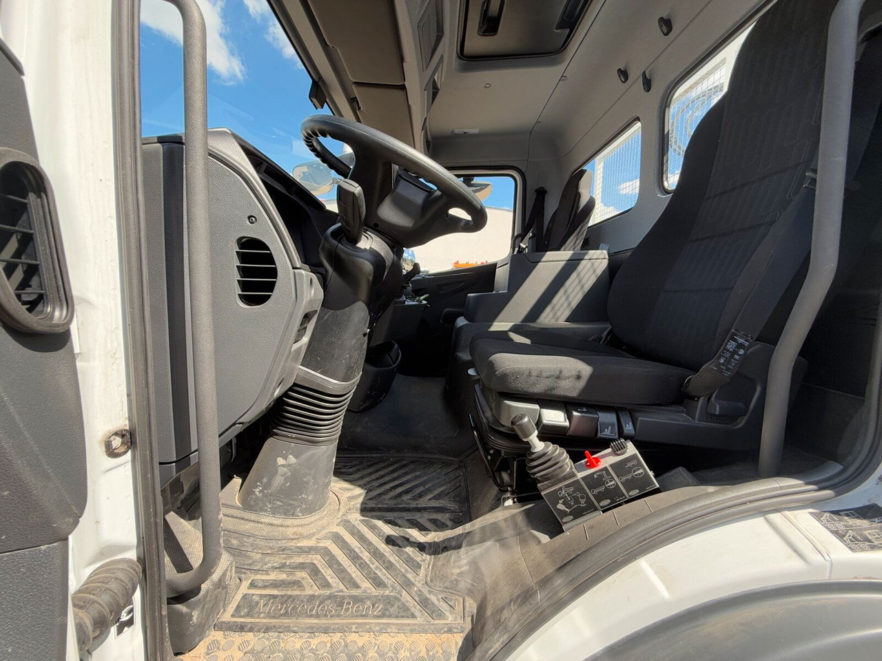 Auto s hydraulickou rukou Mercedes-Benz ATEGO 818 4x2 Euro 6 Kipper Kran FASSI F65B.0.22: obrázek 13