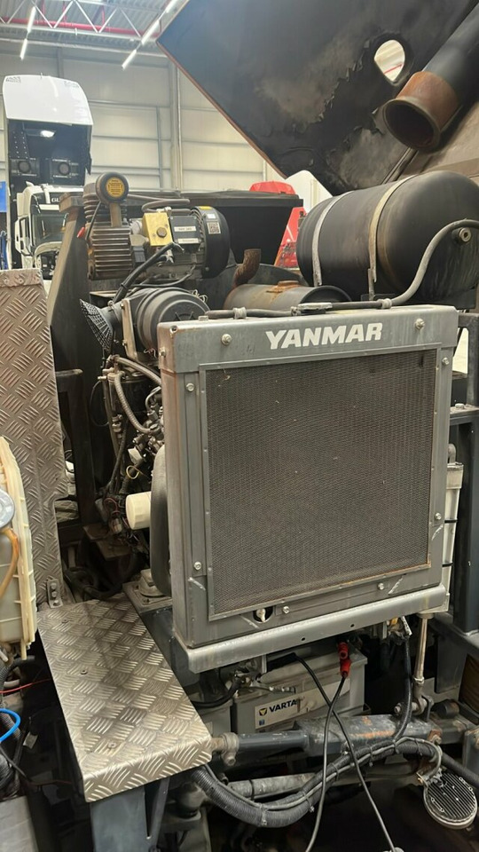Mitsubishi Canter FUSO Kehrmaschine BROCK SL140 4 m³ - Zametací vůz: obrázek 2 Mitsubishi Canter FUSO Kehrmaschine BROCK SL140 4 m³ - Zametací vůz: obrázek 2
