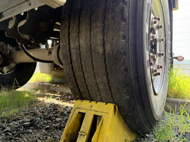 Schmitz Cargobull Gotha AFG 18 BS Baustoffanhänger 2 Achse - Přívěs plato/ Valník: obrázek 3 Schmitz Cargobull Gotha AFG 18 BS Baustoffanhänger 2 Achse - Přívěs plato/ Valník: obrázek 3