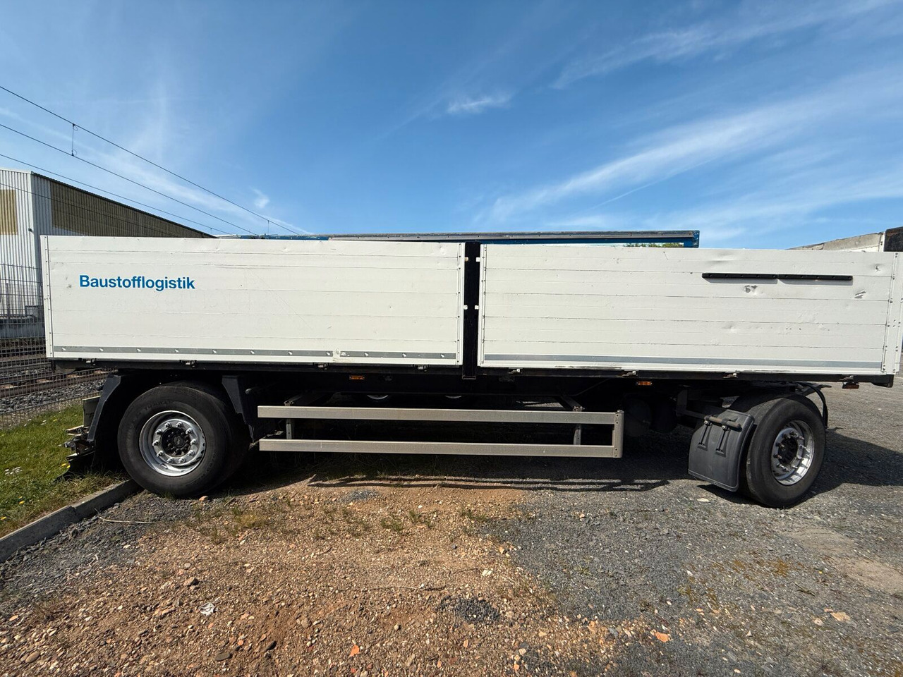 Schmitz Cargobull Gotha AFG 18 BS Baustoffanhänger 2 Achse - Přívěs plato/ Valník: obrázek 2 Schmitz Cargobull Gotha AFG 18 BS Baustoffanhänger 2 Achse - Přívěs plato/ Valník: obrázek 2