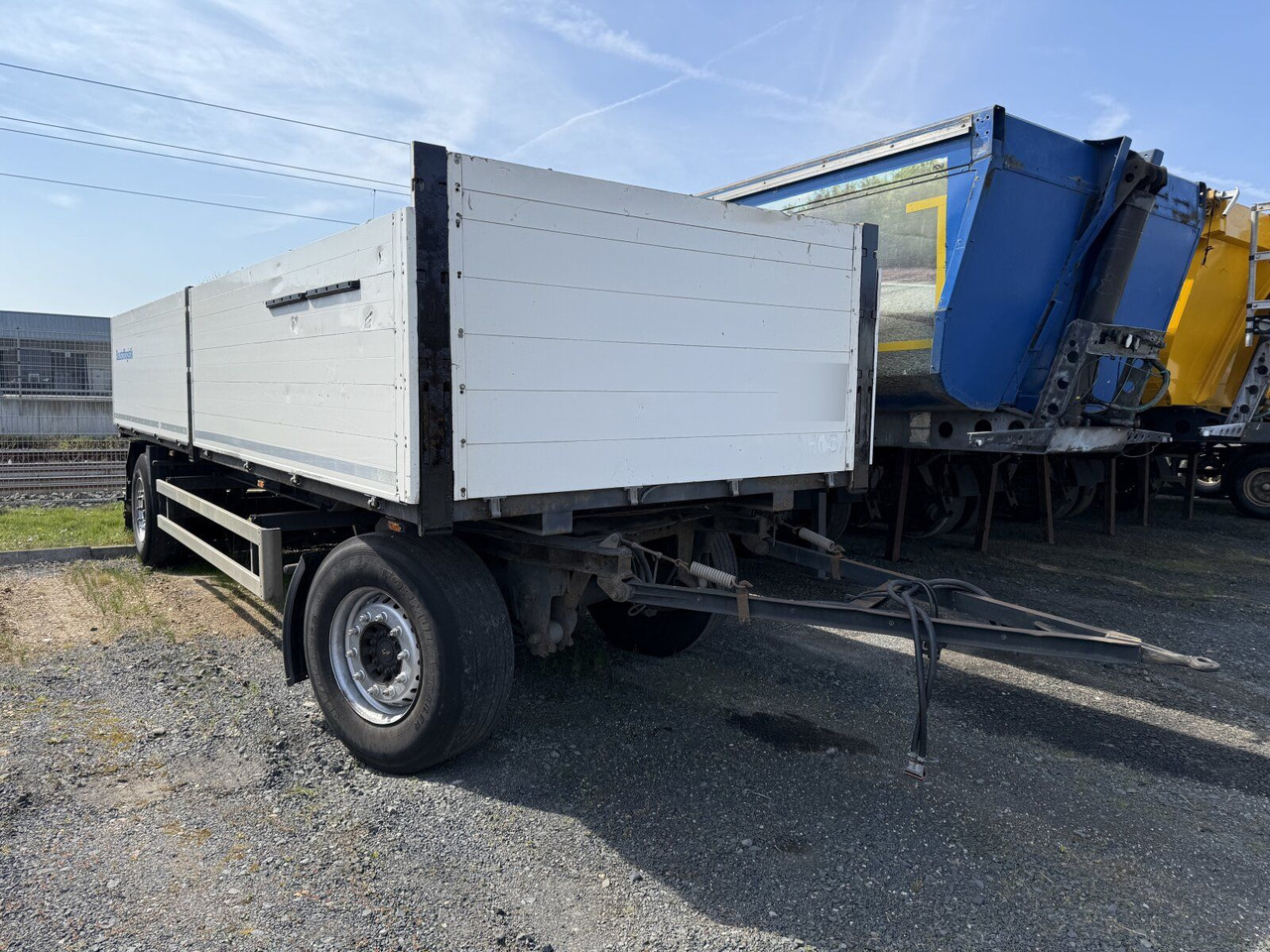 Schmitz Cargobull Gotha AFG 18 BS Baustoffanhänger 2 Achse - Přívěs plato/ Valník: obrázek 1 Schmitz Cargobull Gotha AFG 18 BS Baustoffanhänger 2 Achse - Přívěs plato/ Valník: obrázek 1