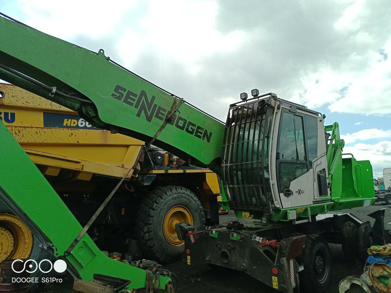 Sennebogen 818-E Umschlagbagger - 83 Ton - mit Greifer - Kolesové rýpadlo: obrázek 1 Sennebogen 818-E Umschlagbagger - 83 Ton - mit Greifer - Kolesové rýpadlo: obrázek 1