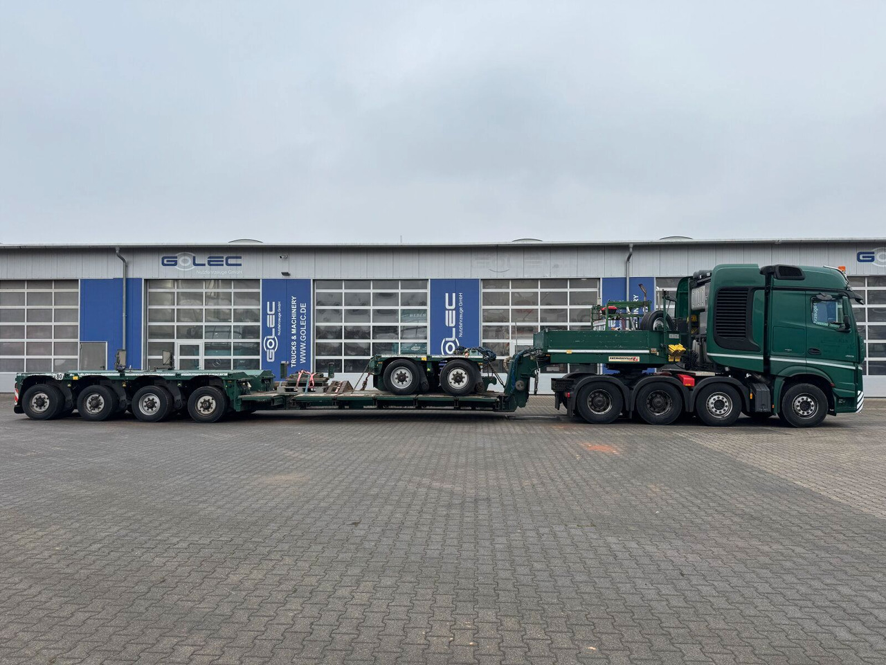 Mercedes-Benz ACTROS 4163 8x4 Schwerlast +Tieflader 4+2 *83 T - Tahač: obrázek 4 Mercedes-Benz ACTROS 4163 8x4 Schwerlast +Tieflader 4+2 *83 T - Tahač: obrázek 4