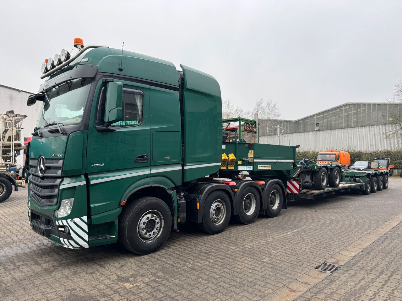Mercedes-Benz ACTROS 4163 8x4 Schwerlast +Tieflader 4+2 *83 T - Tahač: obrázek 2 Mercedes-Benz ACTROS 4163 8x4 Schwerlast +Tieflader 4+2 *83 T - Tahač: obrázek 2
