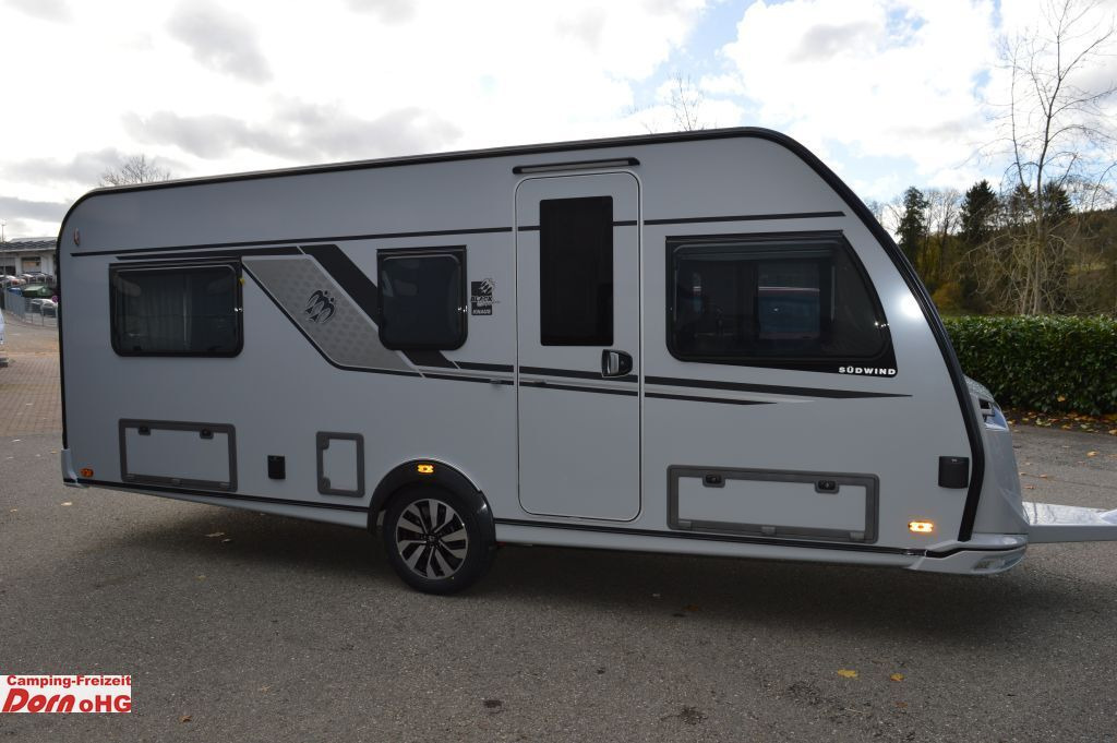 Knaus Südwind 540 UE Black Selection Elektrische Fußbo - Karavan: obrázek 1 Knaus Südwind 540 UE Black Selection Elektrische Fußbo - Karavan: obrázek 1