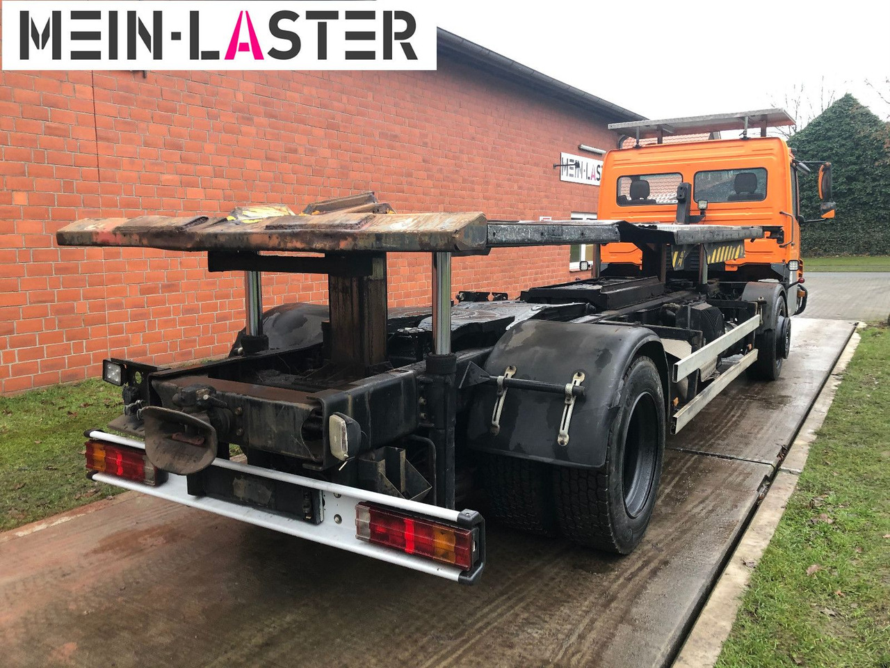 Mercedes-Benz Kamag Wiesel Umsetzter Sattelplatte - Kontejnérový podvozek/ Výměnná nástavba: obrázek 3 Mercedes-Benz Kamag Wiesel Umsetzter Sattelplatte - Kontejnérový podvozek/ Výměnná nástavba: obrázek 3