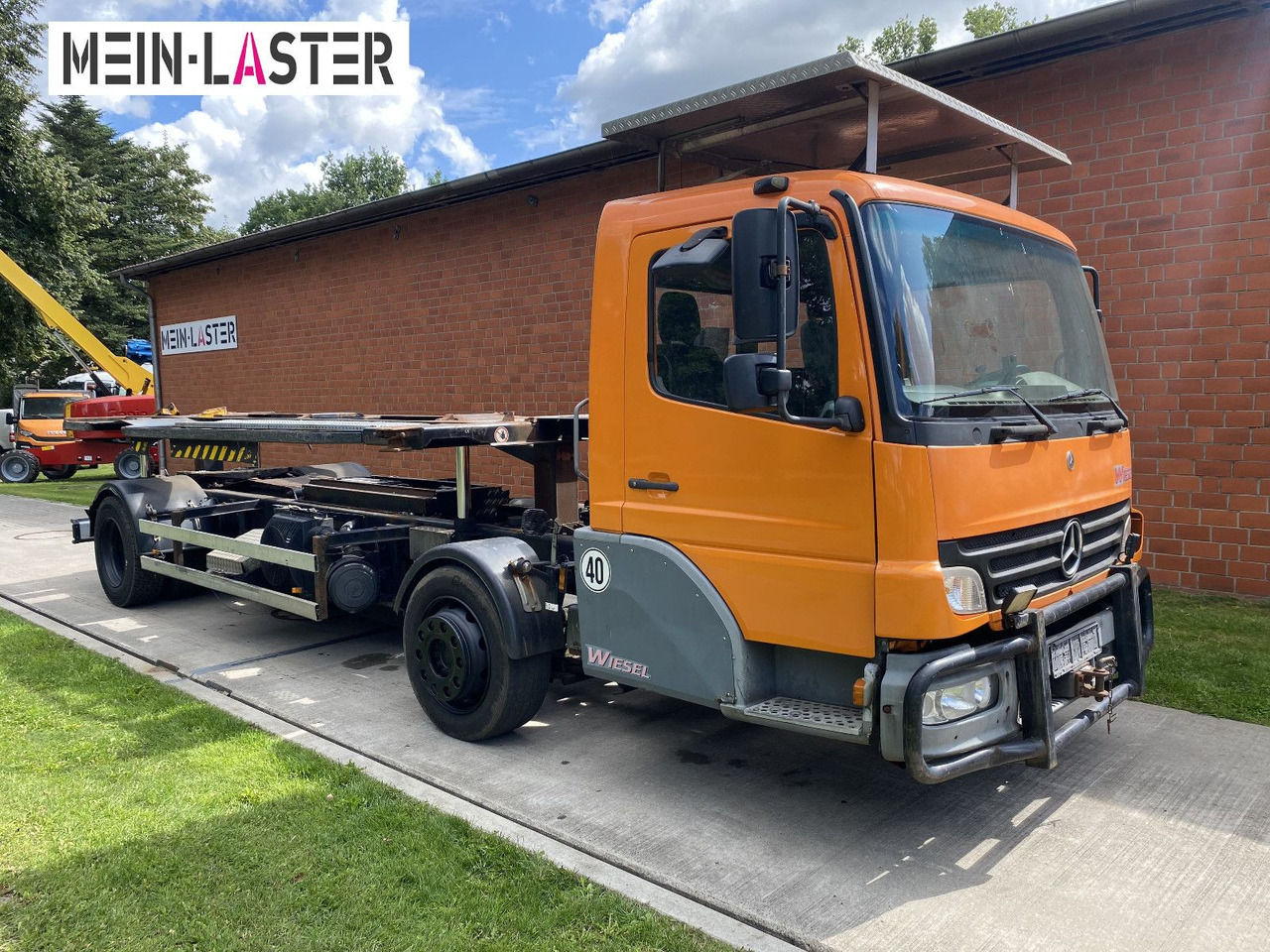 Mercedes-Benz Kamag Wiesel Umsetzter Sattelplatte - Kontejnérový podvozek/ Výměnná nástavba: obrázek 1 Mercedes-Benz Kamag Wiesel Umsetzter Sattelplatte - Kontejnérový podvozek/ Výměnná nástavba: obrázek 1