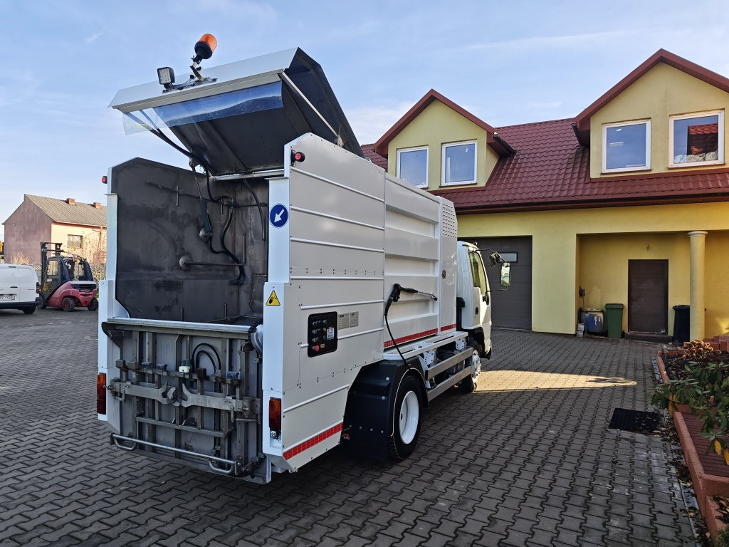 Isuzu MYJKA N-Series Container washer laveuse lavacassonetti - Vůz na odvoz odpadků: obrázek 5 Isuzu MYJKA N-Series Container washer laveuse lavacassonetti - Vůz na odvoz odpadků: obrázek 5