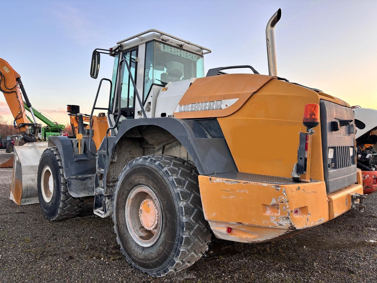 Liebherr L544 - Kolový nakladač: obrázek 4 Liebherr L544 - Kolový nakladač: obrázek 4