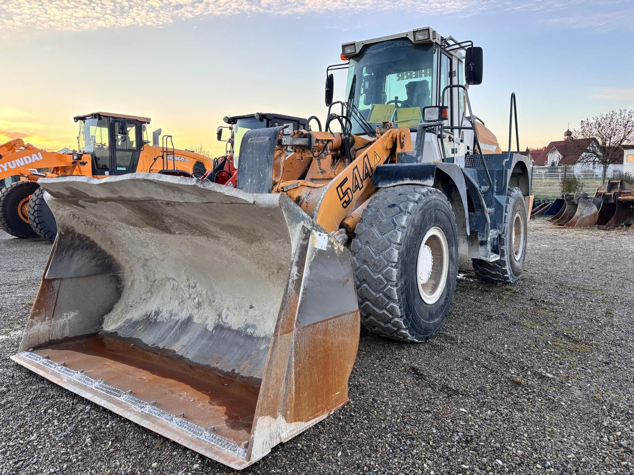 Liebherr L544 - Kolový nakladač: obrázek 2 Liebherr L544 - Kolový nakladač: obrázek 2