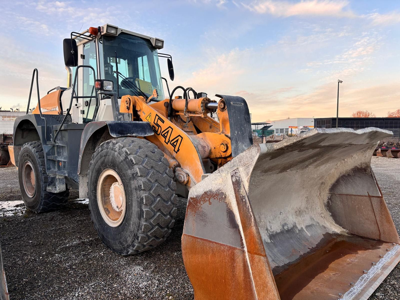 Liebherr L544 - Kolový nakladač: obrázek 1 Liebherr L544 - Kolový nakladač: obrázek 1