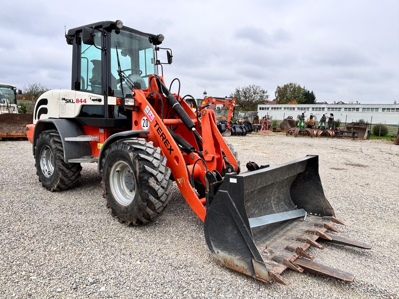 TEREX TL 100 - Kolový nakladač: obrázek 2 TEREX TL 100 - Kolový nakladač: obrázek 2