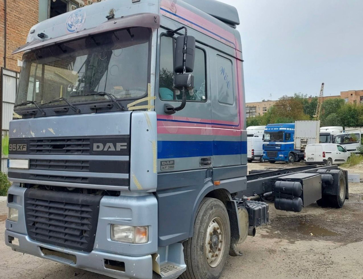 DAF 95XF380 - Podvozek s kabinou: obrázek 2 DAF 95XF380 - Podvozek s kabinou: obrázek 2