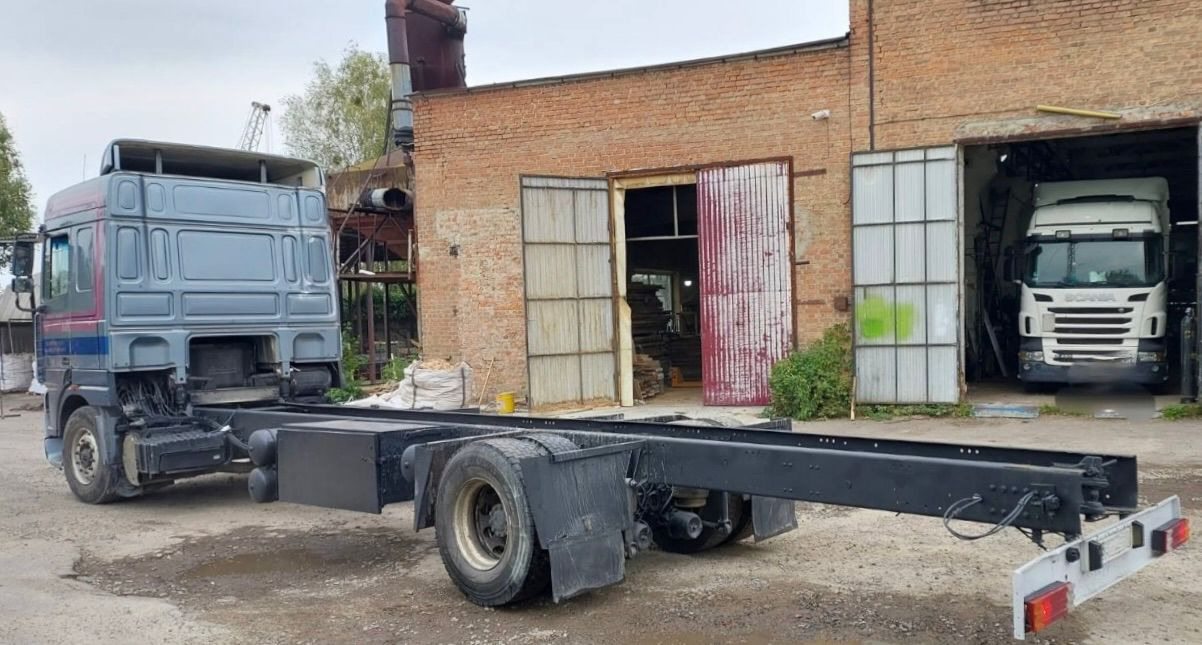 DAF 95XF380 - Podvozek s kabinou: obrázek 4 DAF 95XF380 - Podvozek s kabinou: obrázek 4