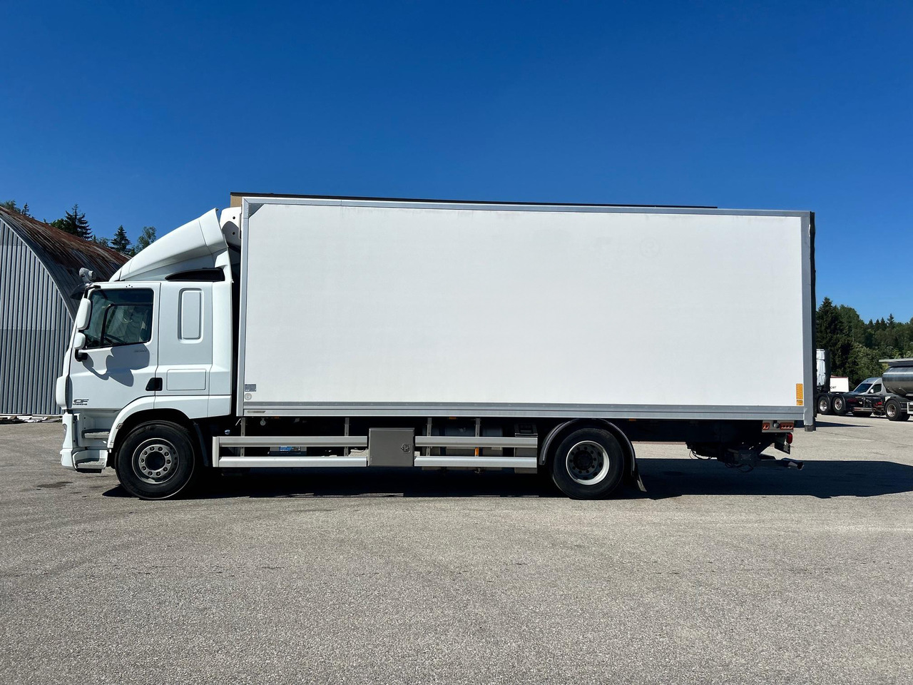 DAF CF330 - Chladírenský nákladní automobil: obrázek 4 DAF CF330 - Chladírenský nákladní automobil: obrázek 4