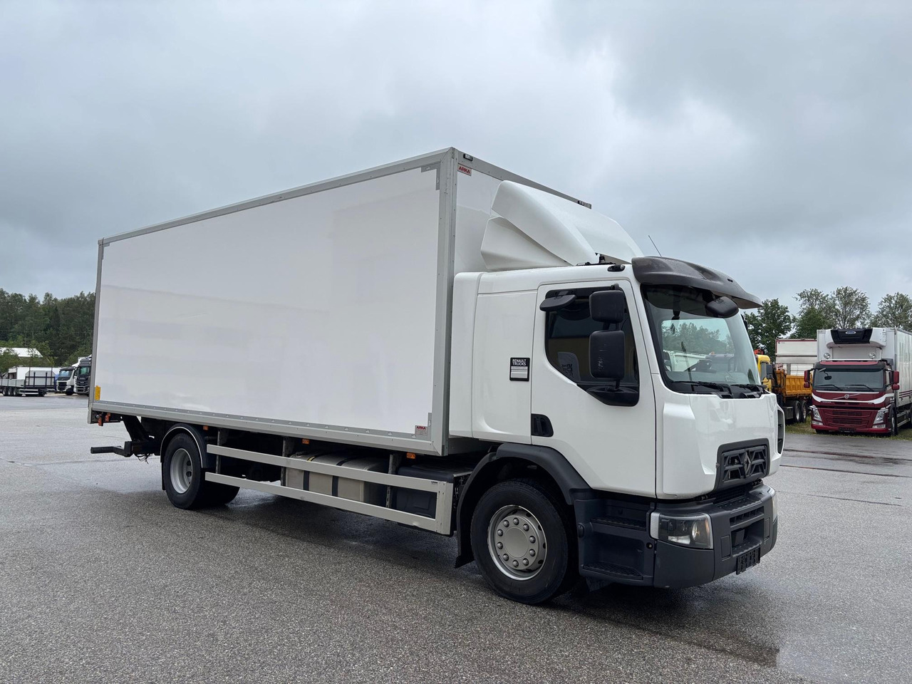 RENAULT D WIDE 320 - Skříňový nákladní auto: obrázek 1 RENAULT D WIDE 320 - Skříňový nákladní auto: obrázek 1