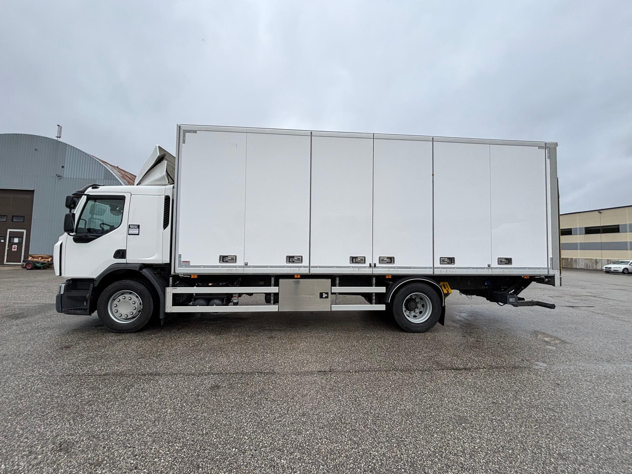 RENAULT D WIDE 320 - Skříňový nákladní auto: obrázek 5 RENAULT D WIDE 320 - Skříňový nákladní auto: obrázek 5
