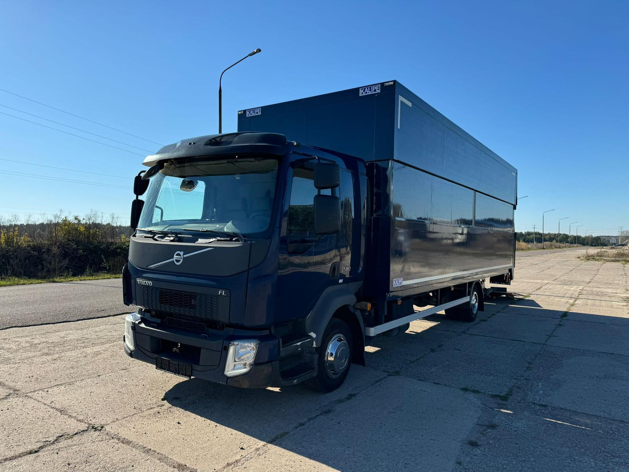 VOLVO FL 240 - Skříňový nákladní auto: obrázek 2 VOLVO FL 240 - Skříňový nákladní auto: obrázek 2