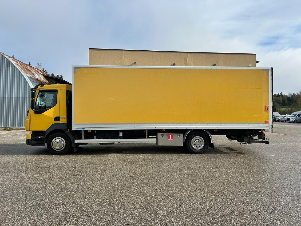 VOLVO FL250 - Skříňový nákladní auto: obrázek 2 VOLVO FL250 - Skříňový nákladní auto: obrázek 2