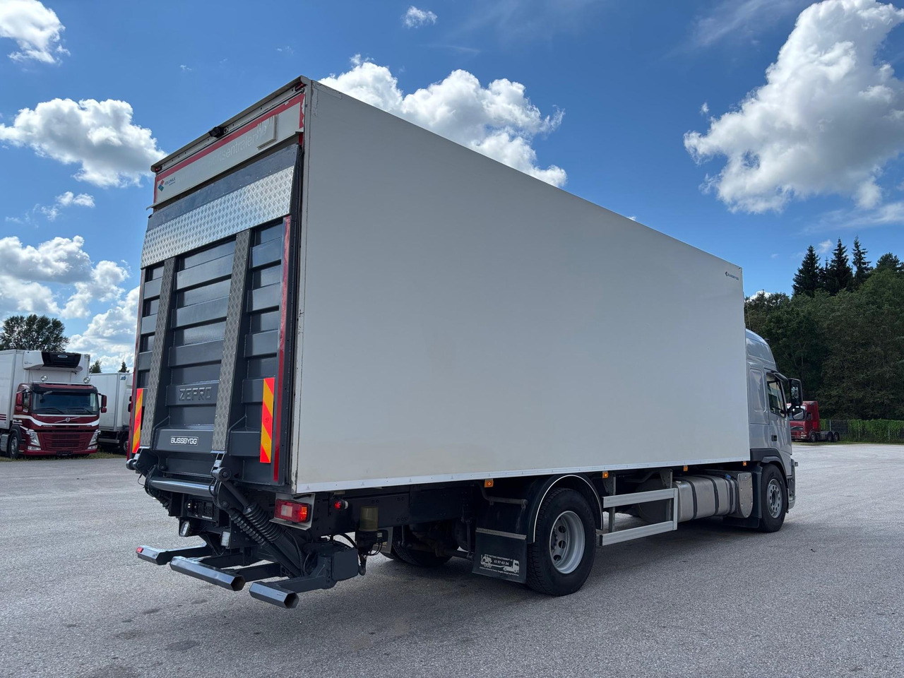 Skříňový nákladní auto VOLVO FM330: obrázek 8
