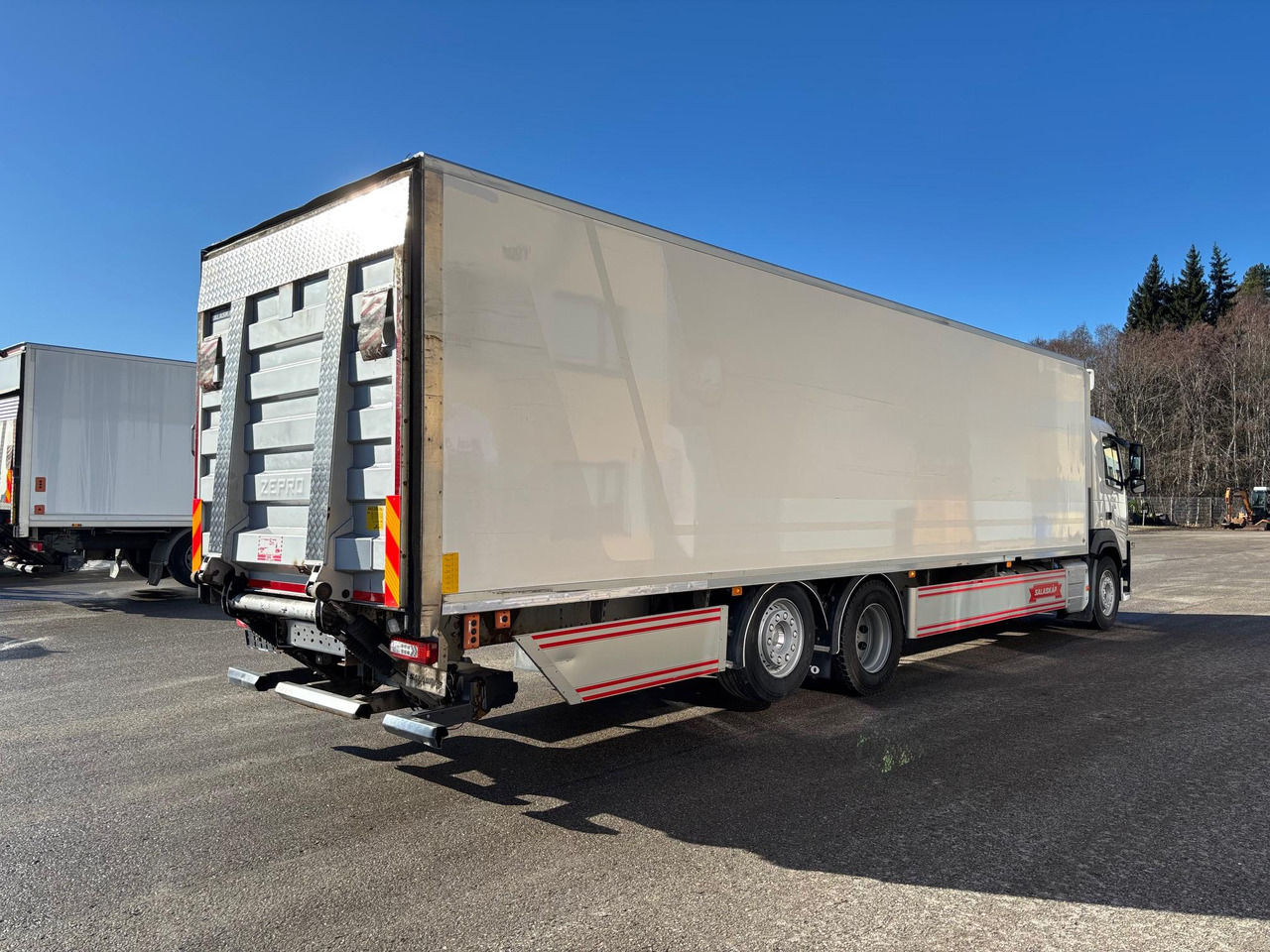 VOLVO FM330 - Chladírenský nákladní automobil: obrázek 4 VOLVO FM330 - Chladírenský nákladní automobil: obrázek 4