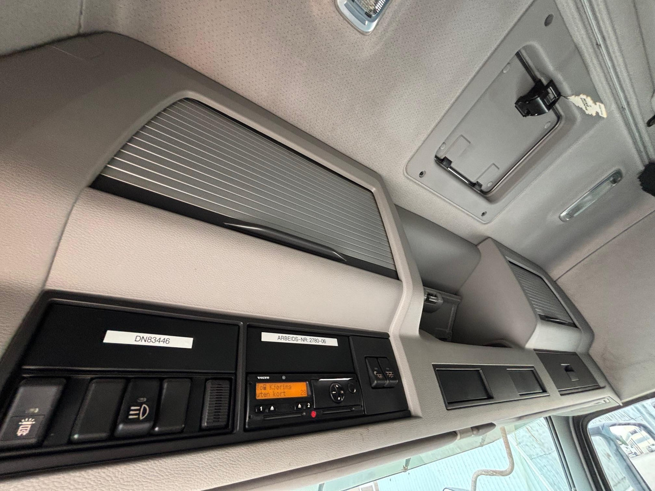 Skříňový nákladní auto VOLVO FM330: obrázek 17