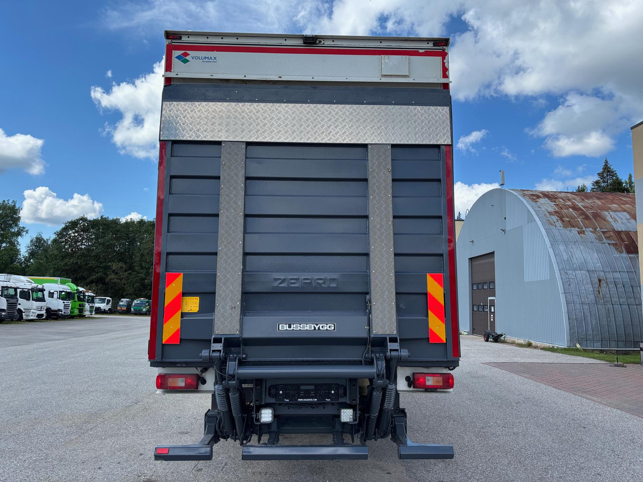 Skříňový nákladní auto VOLVO FM330: obrázek 7