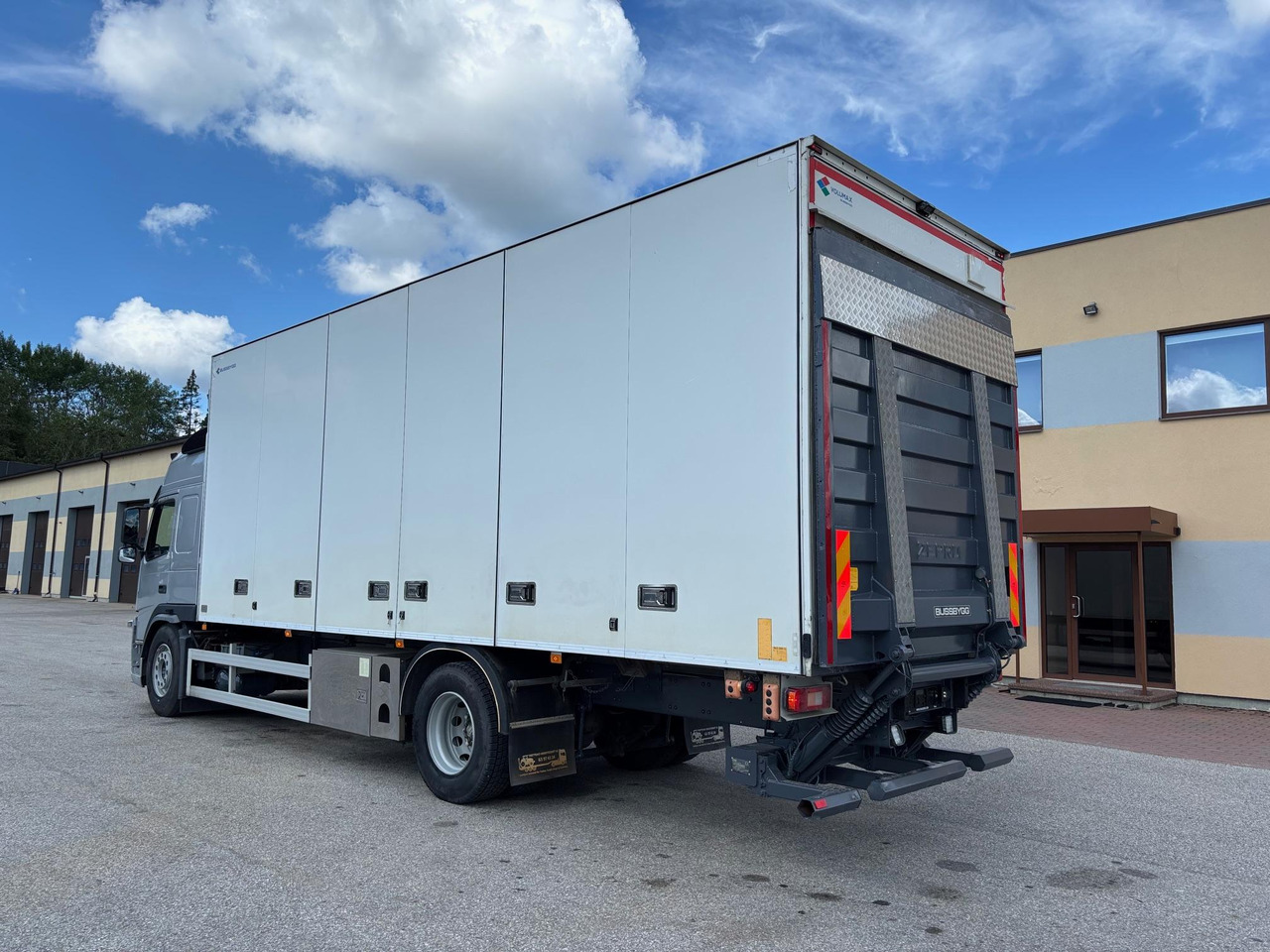 Skříňový nákladní auto VOLVO FM330: obrázek 6