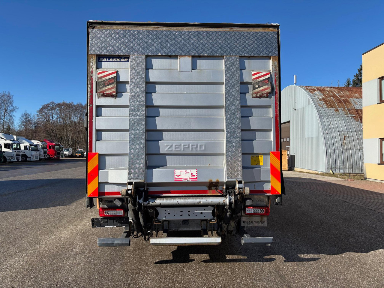 VOLVO FM330 - Chladírenský nákladní automobil: obrázek 5 VOLVO FM330 - Chladírenský nákladní automobil: obrázek 5