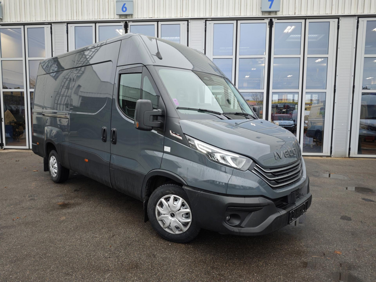 IVECO 35S16H30A8V - Furgon: obrázek 2 IVECO 35S16H30A8V - Furgon: obrázek 2